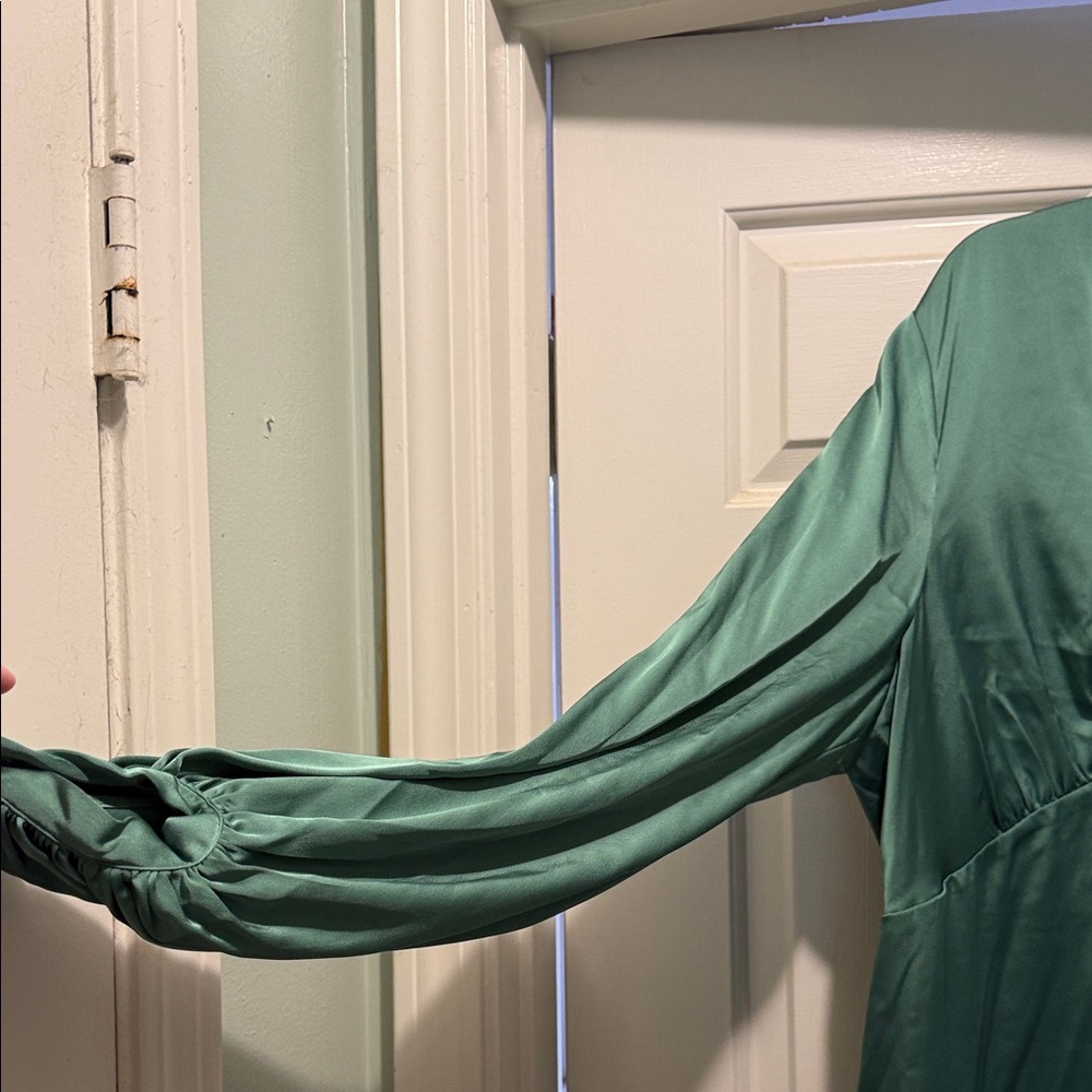 H&M Satin Green V Neck Mini dress - Picture 3 of 4